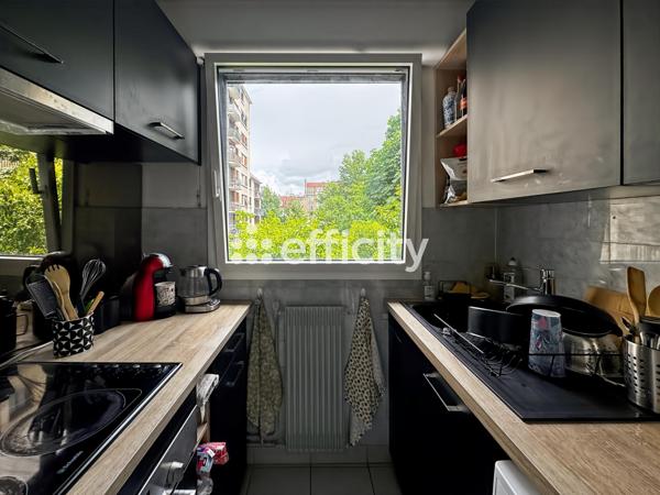 Appartement
         2 pièces
        - 41 m² 295 000 € *