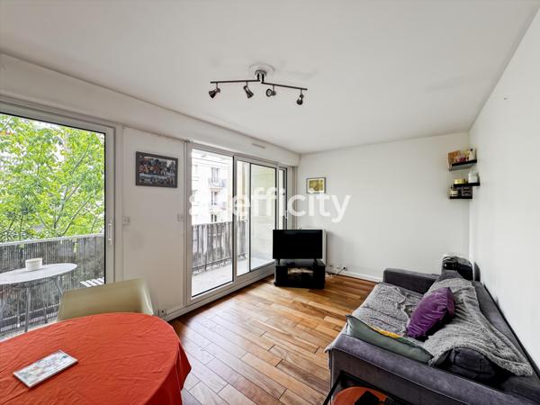 Appartement
         2 pièces
        - 41 m² 295 000 € *