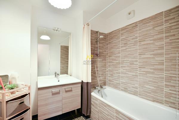 F3 BOIS ROCHEFORT avec terrasses et jardinet €304 500 **  - Référence  1999