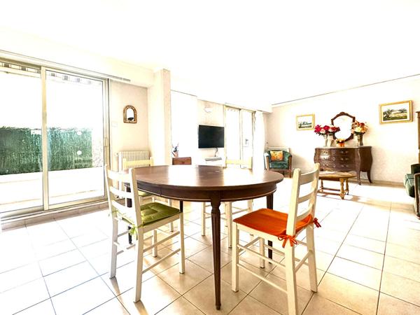 À vendre : Rare sur le marché en bord de mer à Saint Raphaël Appartement 3 pièces