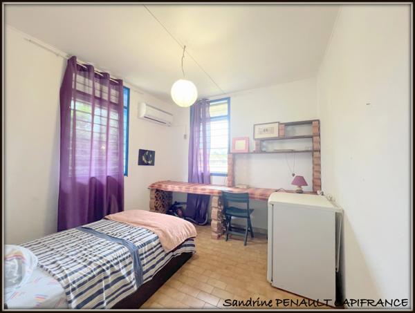 A VENDRE A KOUROU (GUYANE FRANCAISE) UNE JOLIE MAISON T5 (R+1) de 103m² - SUPERFICIE DU TERRAIN 299 m² AU PRIX DE 185 000 €.