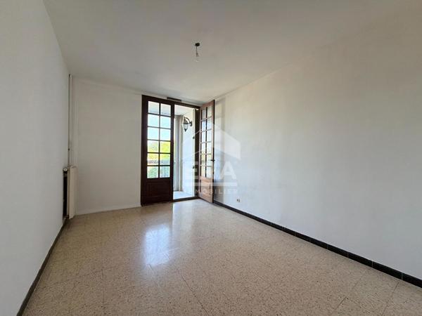 A VENDRE EN EXCLUSIVITE 84120 PERTUIS APPARTEMENT 3 PIECES D'ENVIRON 64M² AVEC BALCON, CAVE ET 1 PLACE DE STATIONNEMENT.
