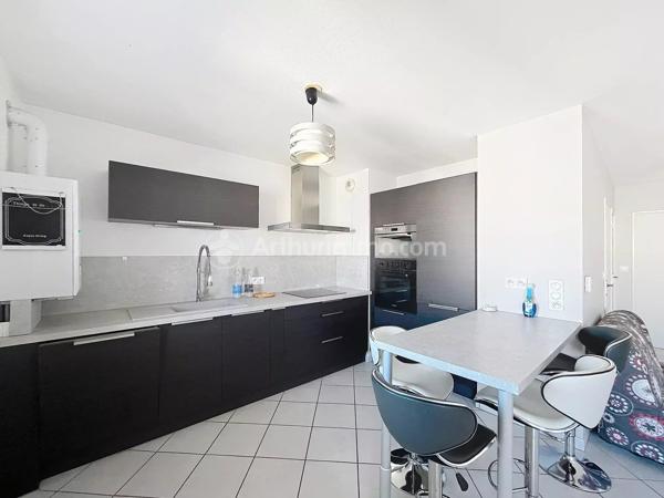 Location                                                      Appartement
                        
                     3 pièces                      64 m2                     à Clermont-Ferrand