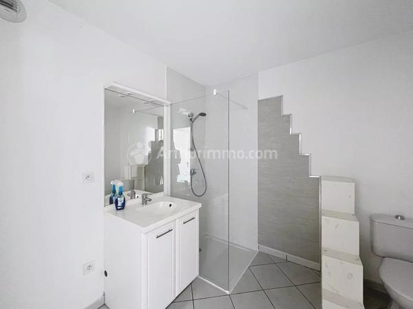 Location                                                      Appartement
                        
                     3 pièces                      64 m2                     à Clermont-Ferrand