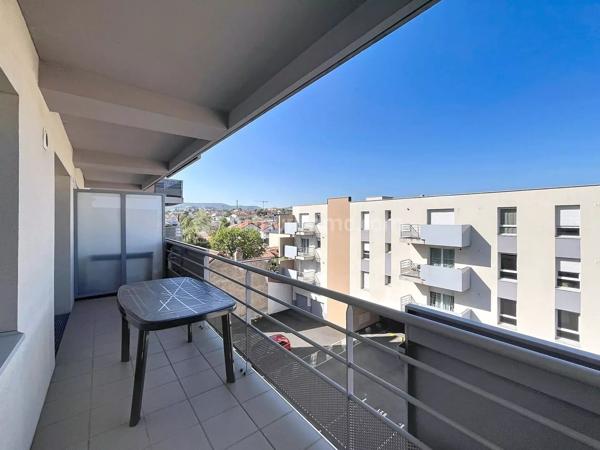 Location                                                      Appartement
                        
                     3 pièces                      64 m2                     à Clermont-Ferrand