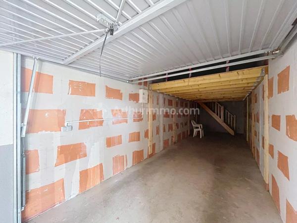 Location                                                      Appartement
                        
                     3 pièces                      64 m2                     à Clermont-Ferrand