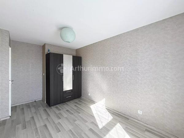 Location                                                      Appartement
                        
                     3 pièces                      64 m2                     à Clermont-Ferrand