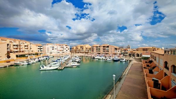 JOLI T2 AU PIED DU RIVAGE DE FRONTIGNAN PLAGE AVEC PARKING PRIVATIVE