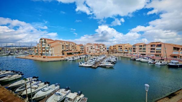 JOLI T2 AU PIED DU RIVAGE DE FRONTIGNAN PLAGE AVEC PARKING PRIVATIVE