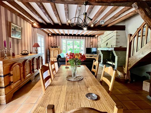 TRES BELLE MAISON ANCIENNE ET DE PLAIN-PIED