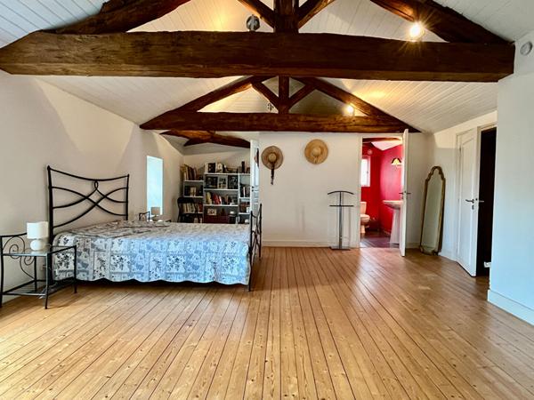 TRES BELLE MAISON ANCIENNE ET DE PLAIN-PIED