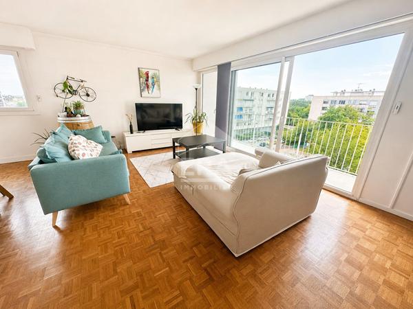 Grand T4 lumineux avec balcon, ascenseur et possibilité 3 chambres