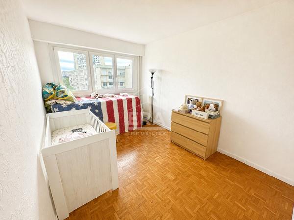 Grand T4 lumineux avec balcon, ascenseur et possibilité 3 chambres