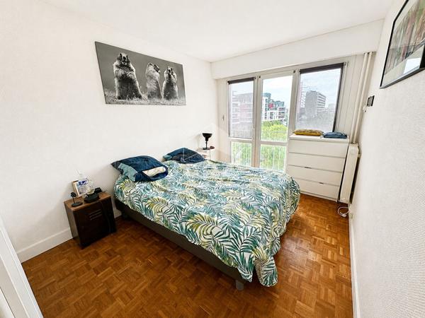 Grand T4 lumineux avec balcon, ascenseur et possibilité 3 chambres