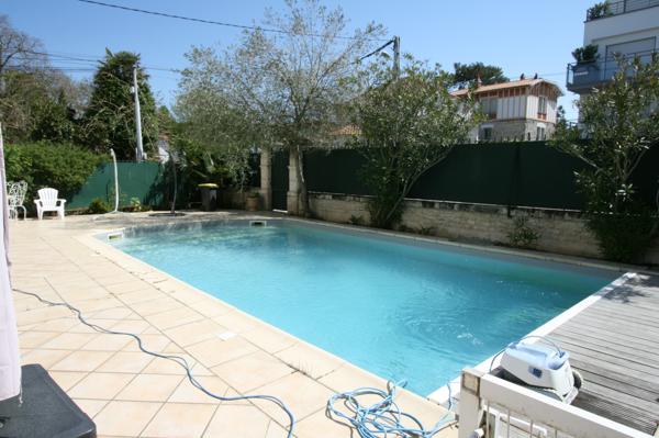 Villa Belle Époque avec piscine, quartier prisé de Pontailla