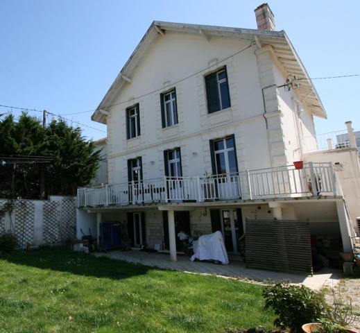 Villa Belle Époque avec piscine, quartier prisé de Pontailla