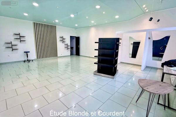 Local commercial à louer à Hazebrouck dans le Nord (59190), ref : H9705   
Nouveau monde