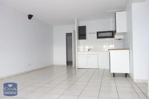 Appartement à louer 3 pièces 64m² Saint-Laurent-sur-Saône (01750)