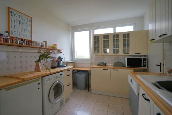 LILLE BUISSON APPARTEMENT T4 DERNIER ÉTAGE AVEC STATIONNEMENT