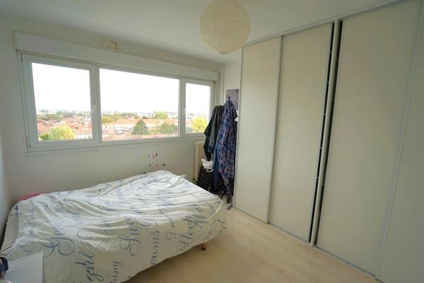 LILLE BUISSON APPARTEMENT T4 DERNIER ÉTAGE AVEC STATIONNEMENT