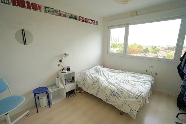 LILLE BUISSON APPARTEMENT T4 DERNIER ÉTAGE AVEC STATIONNEMENT