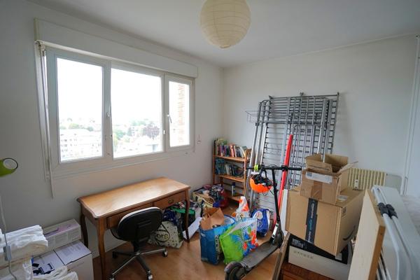 LILLE BUISSON APPARTEMENT T4 DERNIER ÉTAGE AVEC STATIONNEMENT