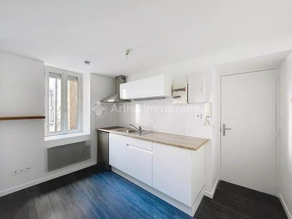 Location                                                      Appartement
                        
                     2 pièces                      24 m2                     à Clermont-Ferrand