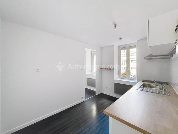 Location                                                      Appartement
                        
                     2 pièces                      24 m2                     à Clermont-Ferrand