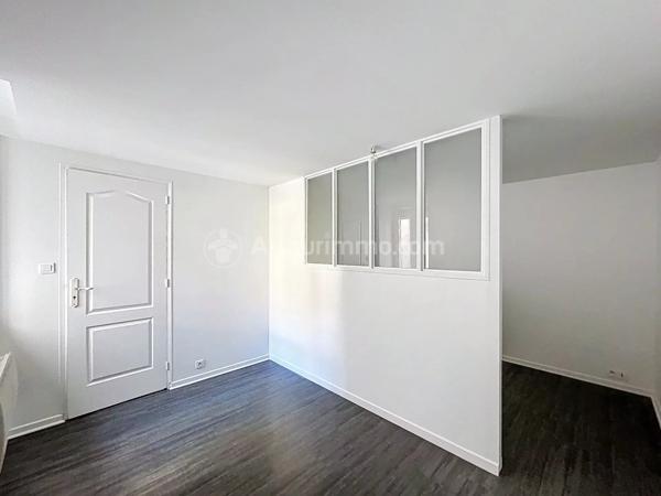 Location                                                      Appartement
                        
                     2 pièces                      24 m2                     à Clermont-Ferrand