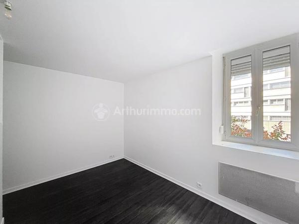 Location                                                      Appartement
                        
                     2 pièces                      24 m2                     à Clermont-Ferrand