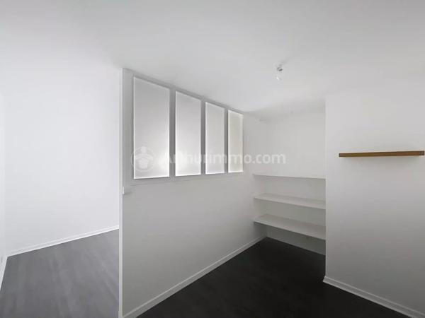 Location                                                      Appartement
                        
                     2 pièces                      24 m2                     à Clermont-Ferrand