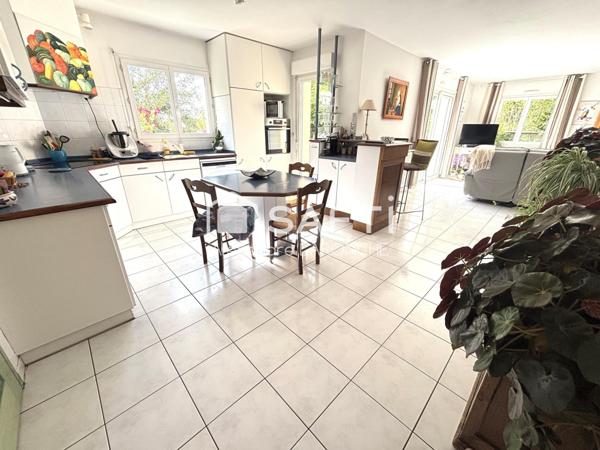 BELLE MAISON, 15 MINUTES DE LA MER AVEC VIE DE PLAIN PIED POSSIBLE, CENTRE VILLE PONT L'EVEQUE