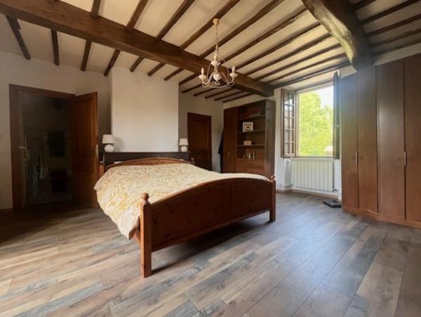 PLAISANCE (32): SANS TRAVAUX, MAISON XVIIIs restaurée avec élégance SUR 240M2 habitables, 6600m2 de jardin,géothermie,  puits, géothermie, grandes dependances environnement bucolique