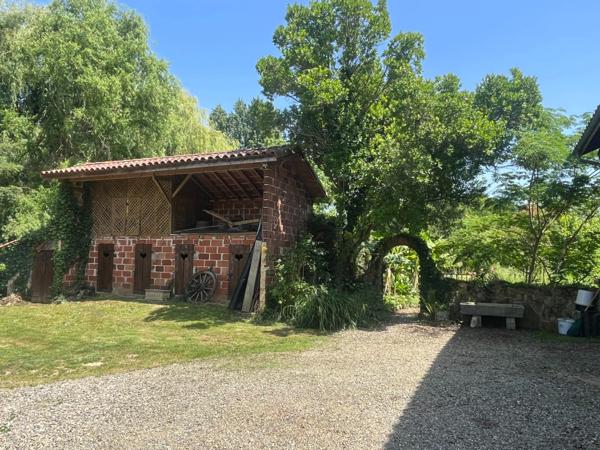 PLAISANCE (32): SANS TRAVAUX, MAISON XVIIIs restaurée avec élégance SUR 240M2 habitables, 6600m2 de jardin,géothermie,  puits, géothermie, grandes dependances environnement bucolique