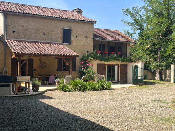 PLAISANCE (32): SANS TRAVAUX, MAISON XVIIIs restaurée avec élégance SUR 240M2 habitables, 6600m2 de jardin,géothermie,  puits, géothermie, grandes dependances environnement bucolique