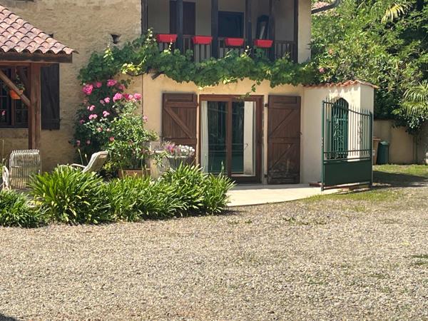 PLAISANCE (32): SANS TRAVAUX, MAISON XVIIIs restaurée avec élégance SUR 240M2 habitables, 6600m2 de jardin,géothermie,  puits, géothermie, grandes dependances environnement bucolique