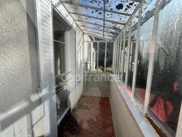 Maison à vendre 2 pièces avec garage sur terrain de 790m2 au coeur de Village (89)