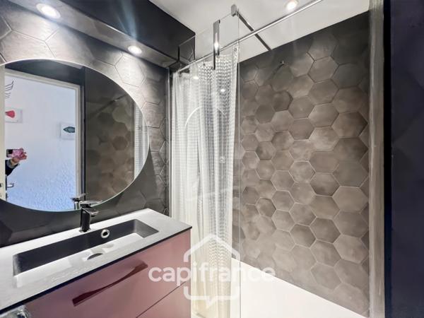 Appartement à vendre 3 pièces (83), Bormes les mimosas, la Favière, T3 avec Parking, dernier étage et vue mer.