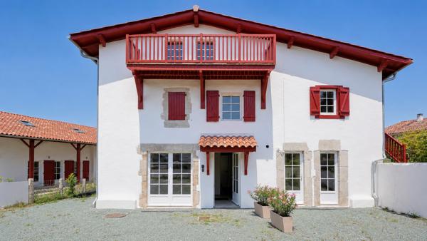 Architecture authentique - loft en duplex avec terrasses et jardinet - Ahetze