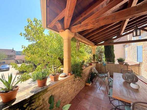 Ensemble immobilier en pierres et dépendances