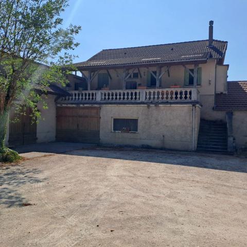 Ensemble immobilier en pierres et dépendances