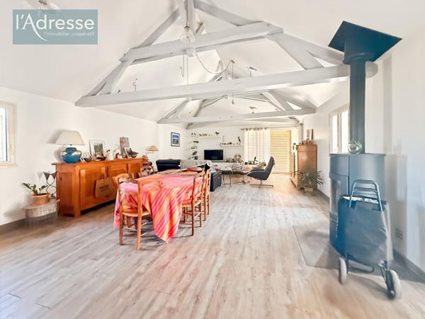 Ensemble immobilier en pierres et dépendances