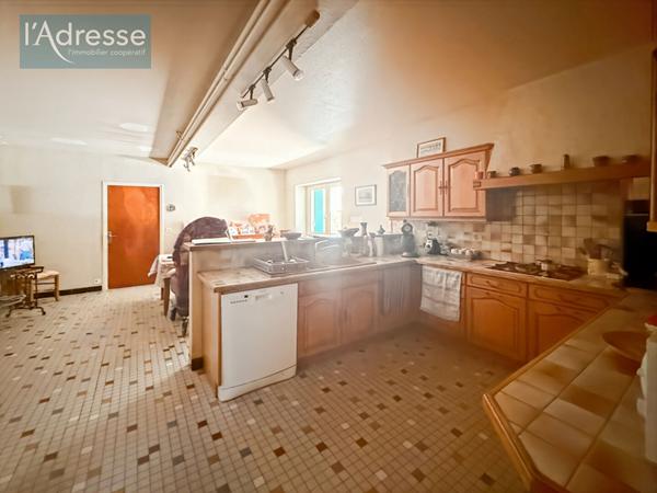 Ensemble immobilier en pierres et dépendances