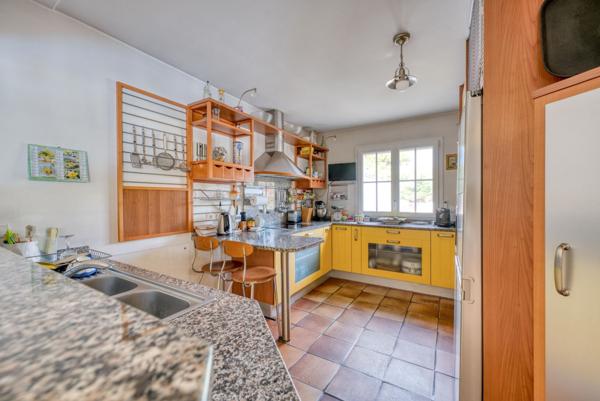 Maison avec piscine et accès direct à la plage