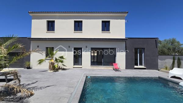 À Bagnols-sur-Cèze (30200), venez découvrir cette maison T5 neuve (2025) aux dernières normes RE2020, avec suite parentale en RDC, piscine en pierre de Bali, pool-house et possibilité de louer une dépendance ou d'en faire un bureau.
La maison est composée comme suit : 
Au RDC: 
- Un salon/séjour de plus de 49m² donnant sur la terrasse et la piscine exposée SUD
- Une suite parentale avec douche à l'italienne, lavabo et coin dressing
- Un WC indépendant
À l'étage: 
- 3 chambres
- Une salle de bain 
- Un WC indépendant
Garage avec volet roulant électrique, climatisation gainable et split, piscine en pierre de Bali 6x4, pool-house, portail électrique, garanties décennales.
Dépendance attenante au garage avec douche, WC, et coin nuit pouvant servir de chambre d'ami, bureau ou location saisonnière. 
Pour plus d'informations et demande de visite, n'hésitez pas à contacter Colline RIGAUT au O7 69 77 44 19