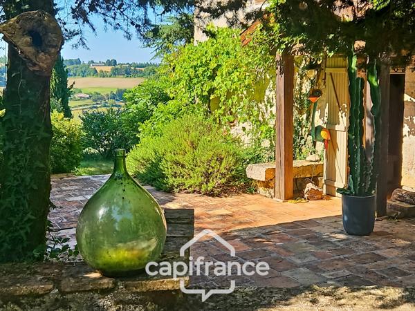 Domaine d’exception de 1,7 hectare – 470 m² habitables – Jusqu’à 20 couchages – Roulotte aménagée – Piscine – Parc arboré aux arbres centenaires