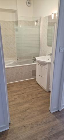 Appartement 3 pièces lumineux avec balcon – au calme, proche commerces