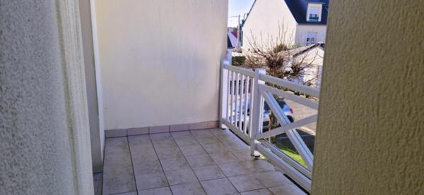 Appartement 3 pièces lumineux avec balcon – au calme, proche commerces