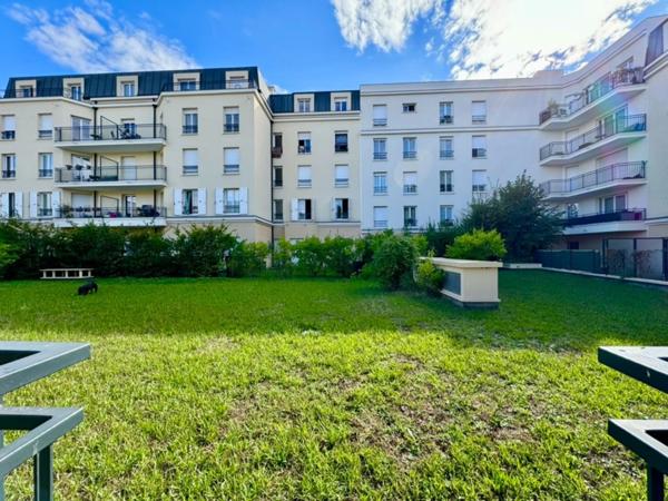 Emplacement parking extérieur