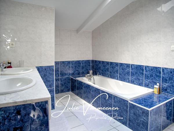 Maison Roquettes 7 pièce(s) 185.06 m2